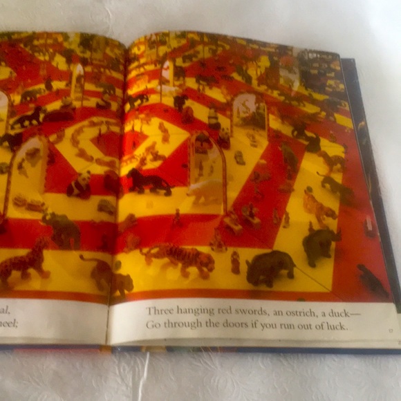 I SPY FUN HOUSE A BOOK OF PICTURE RIDDLES - Picture 4 of 6